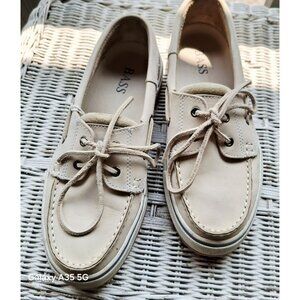 Bass Beige Leather Boat Shoes Mens Casual Slip-On Style Size 9 M Durable & Comfo